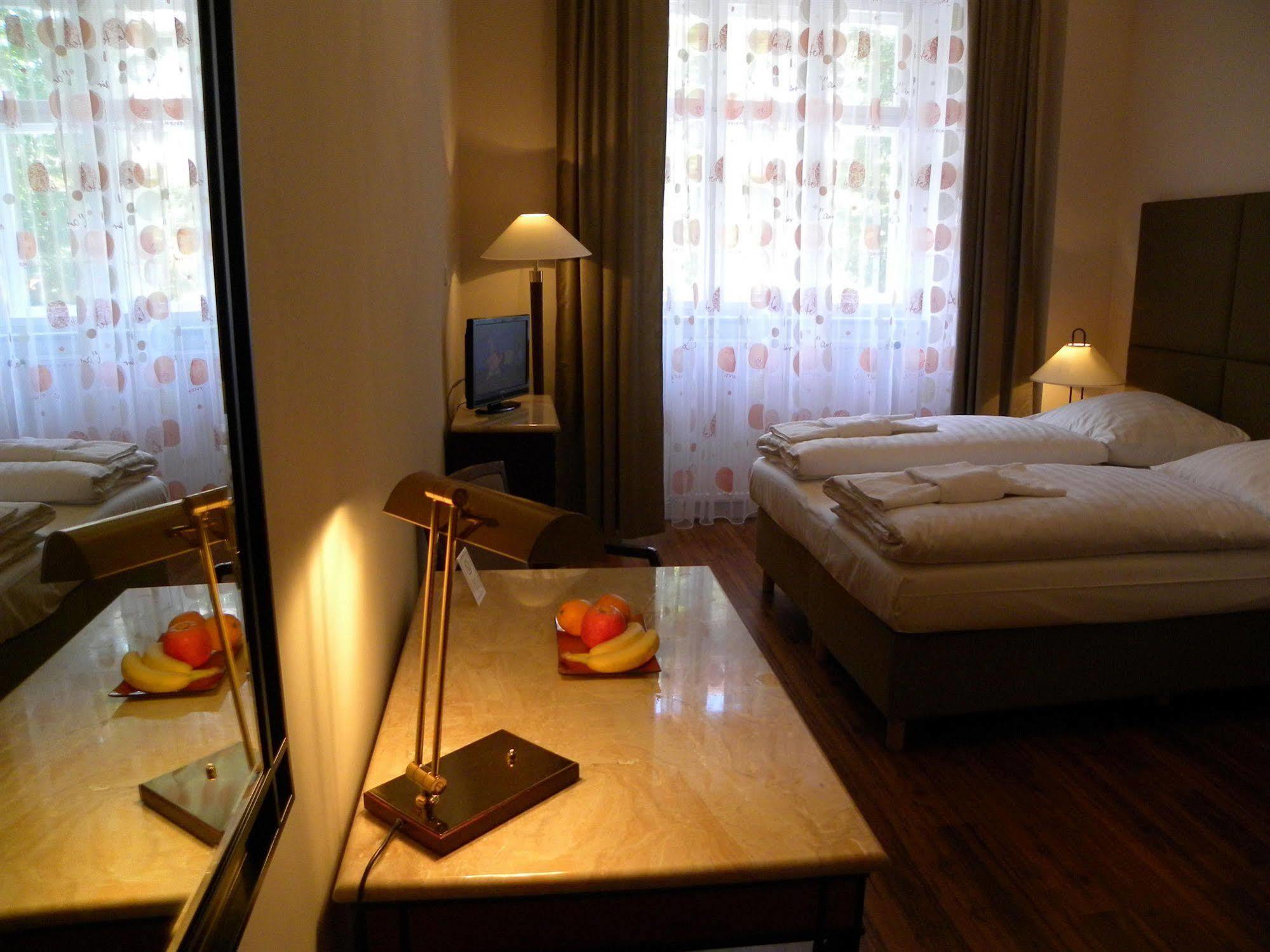 Hotel-Pension Michele Berlin Zewnętrze zdjęcie